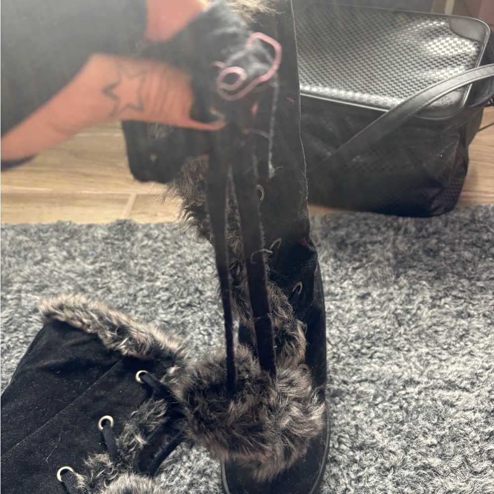 Women's Black Fur-Trimmed Wedge Boots - Picture 5 of 8